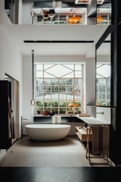 Agape AVAS1093ZZ Spoon Freestanding 63"L X 18.08"H X 33.62"D Bathtub In White